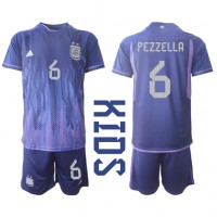 Billiga Argentina German Pezzella #6 Barnkläder Borta fotbollskläder till baby VM 2022 Kortärmad (+ Korta byxor)